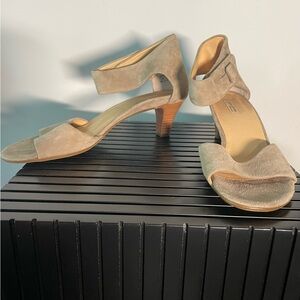 Paul Green Aurora Suede Ankle-Strap Kitten Heels Size 9- Like New